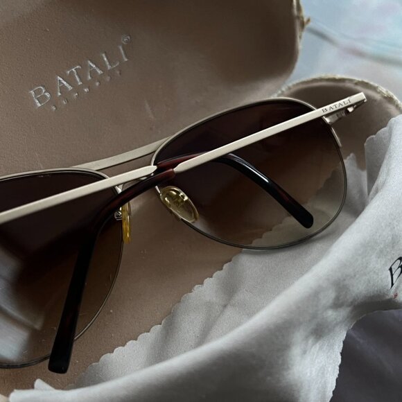 Batali Big Frame Rhinestone Sunglasses - w/Case Excellent main image 6
